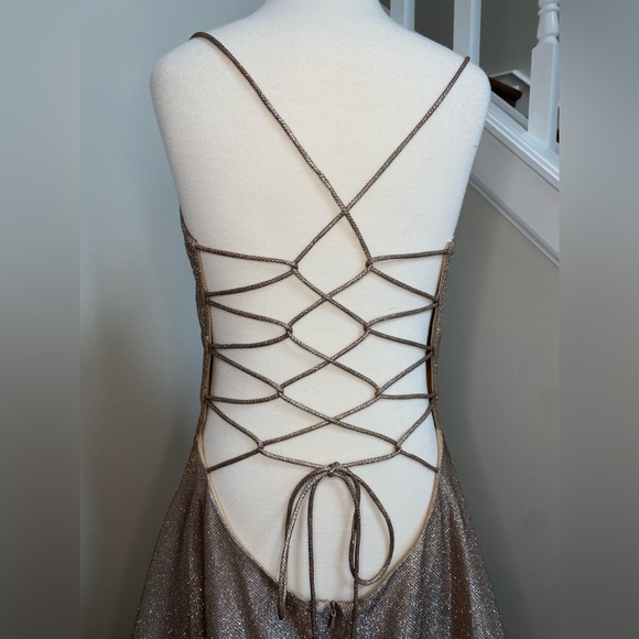 Gold Jovani prom dress never worn - Picture 6 of 7